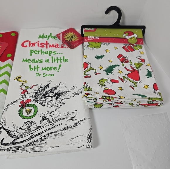 The grinch lot of 4 napkins dish towels nwt - Picture 5 of 5